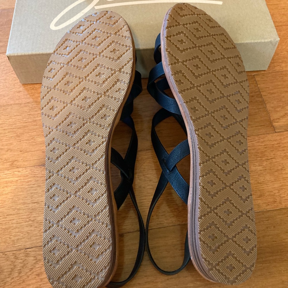 NEW! Size 10M, Black, Zodiac Sandals - Picture 2 of 4